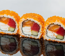 Ролл с тунцом, лососем и креветкой