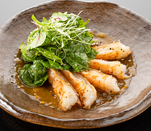 Салат из креветок и мини-шпината