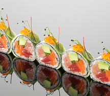 Ролл с торо, тунцом и лососем