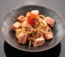 Лапша удон с лососем в сливочно-соевом соусе