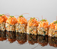 Острый ролл с лососем