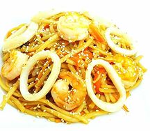Пшеничная лапша с овощами и морепродуктами