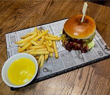 Бургер Брусничный