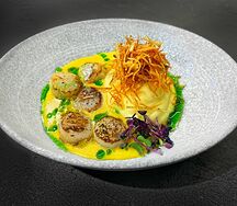 Гребешки в кукурузном соусе с картофельным пюре