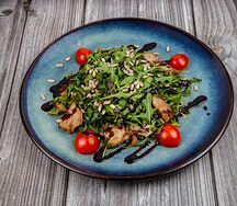 Теплый салат с куриной печенью