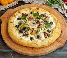 Пицца с курицей и грибами