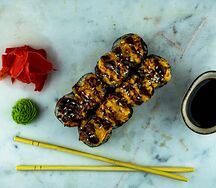 Запеченный острый ролл с угрем и курицей