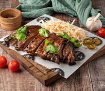 Свиные рёбра BBQ с Коул Слоу
