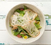 Салат Цезарь с курицей