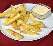 Картофель фри с сырным соусом