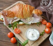 Круассан с ветчиной и сыром