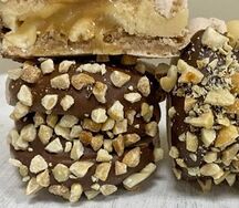 Макаруны сникерс