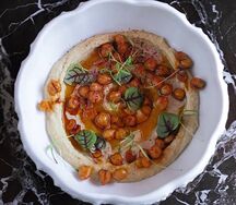 Хумус с ореховым соусом