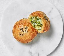 Самса с сыром и зеленью