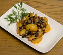 Жареный картофель с грибами
