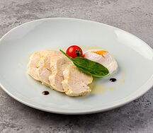Куриная грудка на пару с яйцом пашот