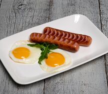 Яичница с сосисками