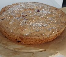 Пирог домашний Вишня с орехом целый