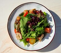 Тёплый салат с люля из курицы