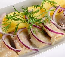 Сельдь с отварным картофелем