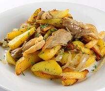 Жаренный картофель с грибами