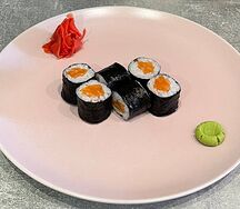 Маки с лососем