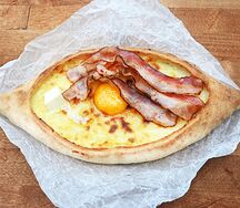 Хачапури по-аджарски с беконом