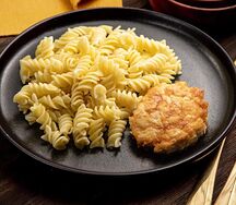 Макароны с куриным шницелем