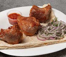 Из cвинoй шейки в тандыре на углях