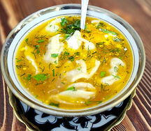 Пельмени с бульоном