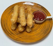 Сырные палочки с соусом