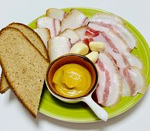 Сало с чесноком и горчицей 
