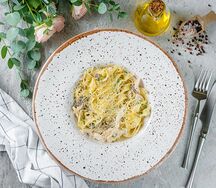 Сливочная паста с курицей и грибами