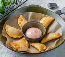 Мини-чебуреки с крабом