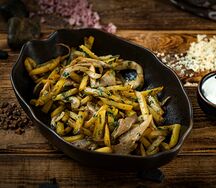 Жареный картофель с вешенками