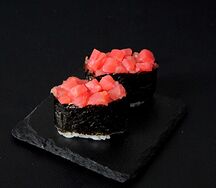 Гункан с тунцом