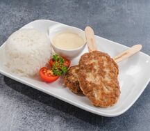Куриные котлетки Эскимо с рисом