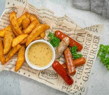 Ассорти мини колбасок с картофельными дольками