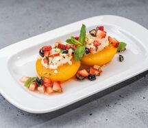 Запеченные персики в медовом соусе