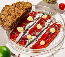Балтийская килька с перечным перцем и айоли