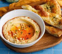 Хумус с пряной лепешкой