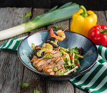 Тайский салат с куриной грудкой