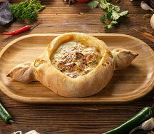 Хачапури по-аджарски с курицей и грибами