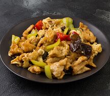 Свинина жаренная с грибами и яйцом