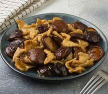 Свинина, жаренная с грибами сян-гу