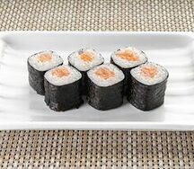 Ролл с лососем