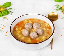 Суп из чечевицы с митболами
