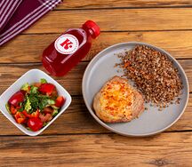 Комбо со свининой, запеченной с помидорами (с клюквенный морсом)