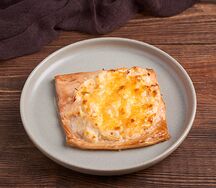 Горбуша со сметаной и луком