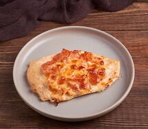 Куриное филе с сулугуни и томатом